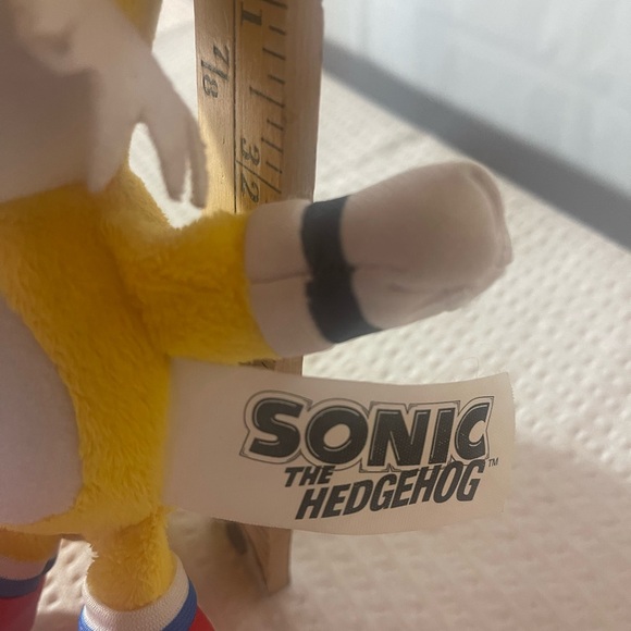 Sonic the Hedgehog Plushy - Picture 4 of 5